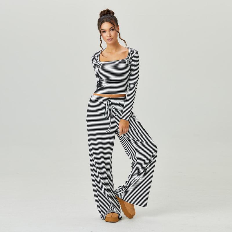 Ensemble de deux pièces décontracté pour femme : haut court à rayures à col carré et manches longues, et pantalon large taille basse, tenues minimalistes, vêtements confortables pour femme