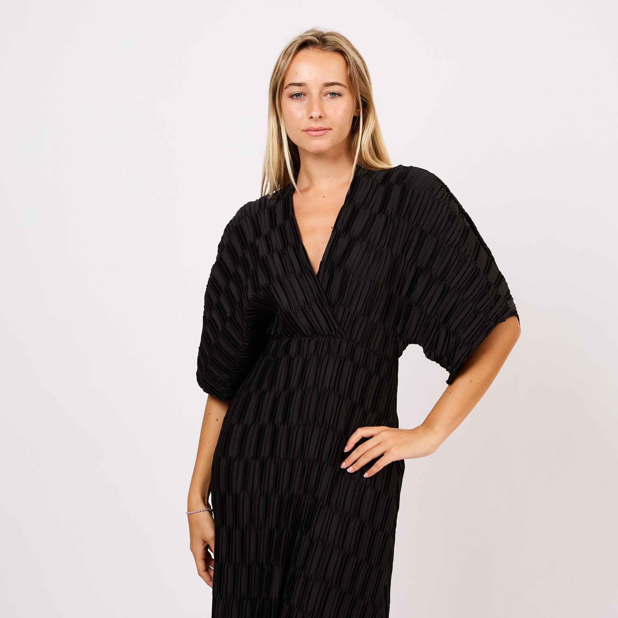 [2026.COUTURE] Abito midi plissettato con maniche kimono