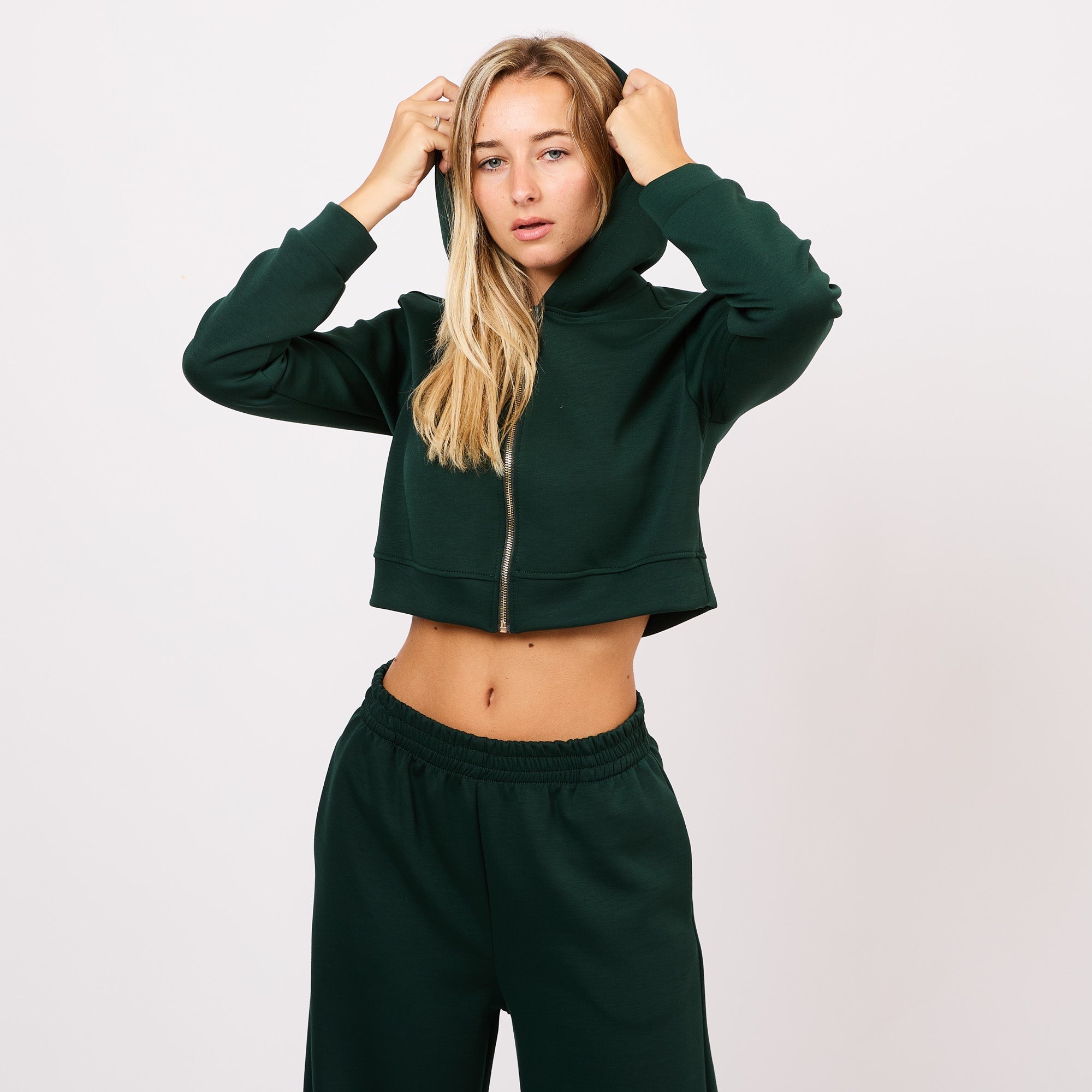 [2026.NOHO] Completo con Felpa Cropped e Pantaloni Ampi