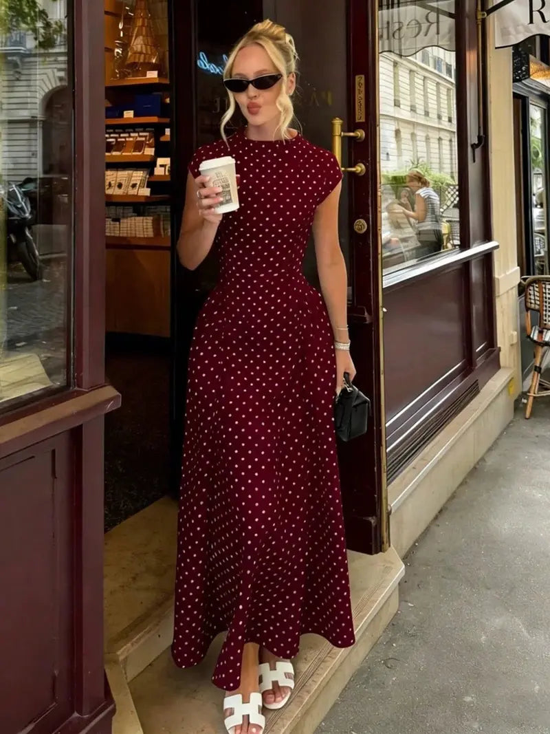 Robe longue sans manches évasée et cintrée