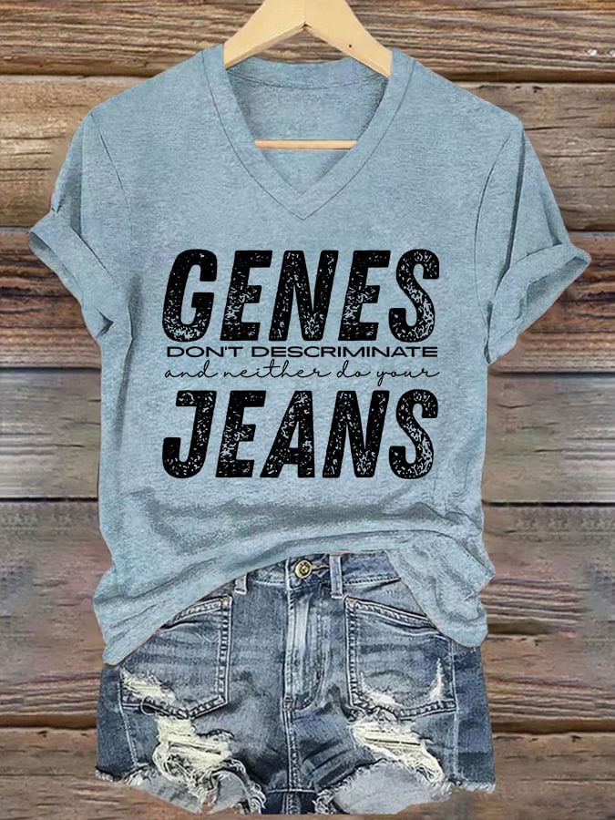 🔥Compra 3 e ottieni il 15% di sconto🔥T-shirt con scollo a V vintage "I geni non discriminano e nemmeno i tuoi jeans"