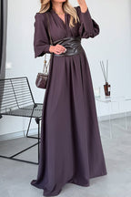Abito lungo elegante da donna con scollo a V profondo e maniche a lanterna in pelle in vita