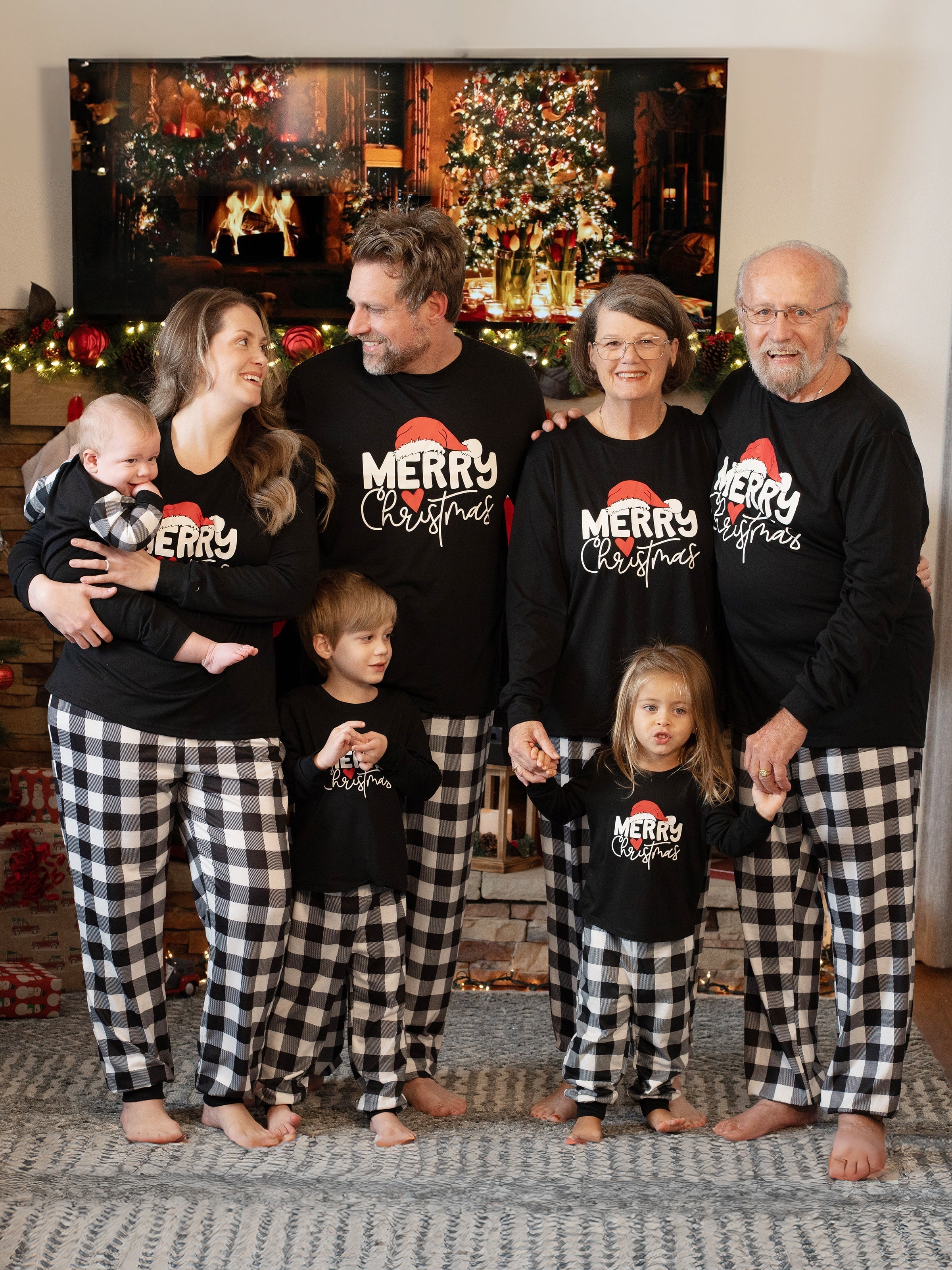 Ensembles de pyjamas de Noël à manches longues pour toute la famille, à lettres phosphorescentes, avec chaussettes de Noël noires et blanches