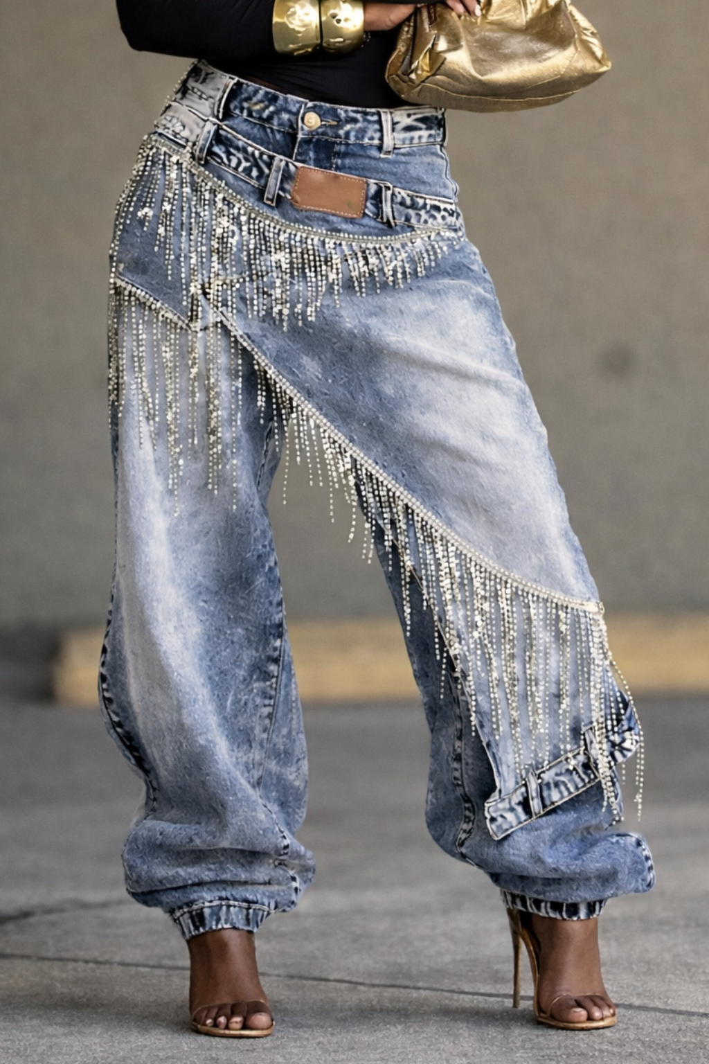 Jean féminin à strass et pompons, fausse pièce double