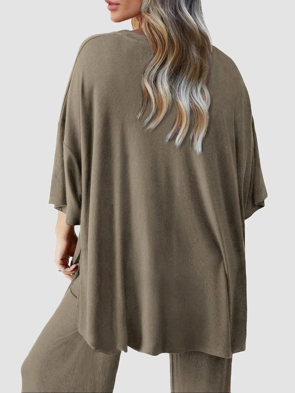 Completo due pezzi da donna tinta unita: t-shirt con spalle scese e pantaloni con elastico in vita