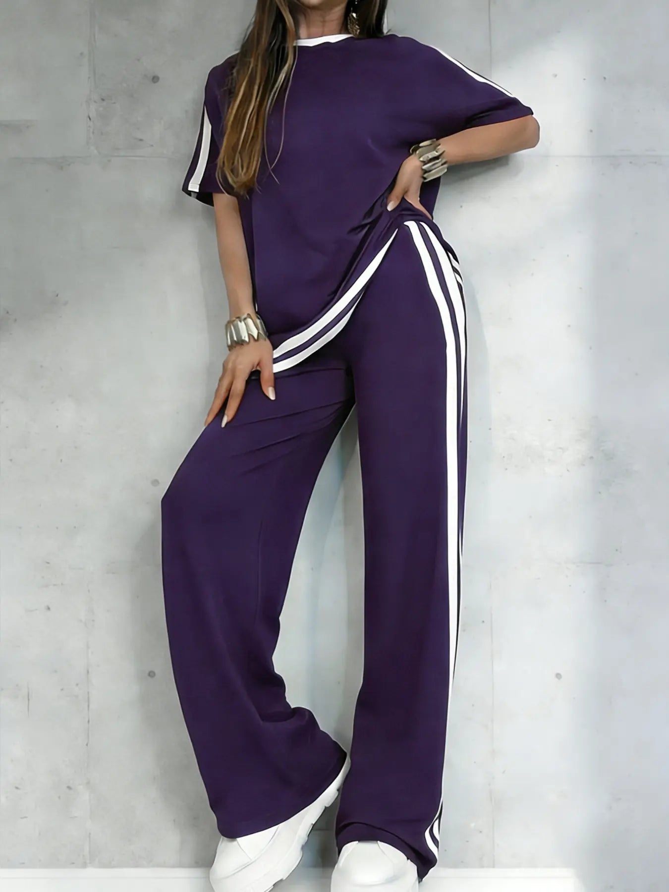 Ensemble de Sport Décontracté pour Femmes, Haut à Col Rond et Manches Courtes avec Ourlet Fendu et Pantalon Long Rayé, Ensemble Deux Pièces Printemps/Été