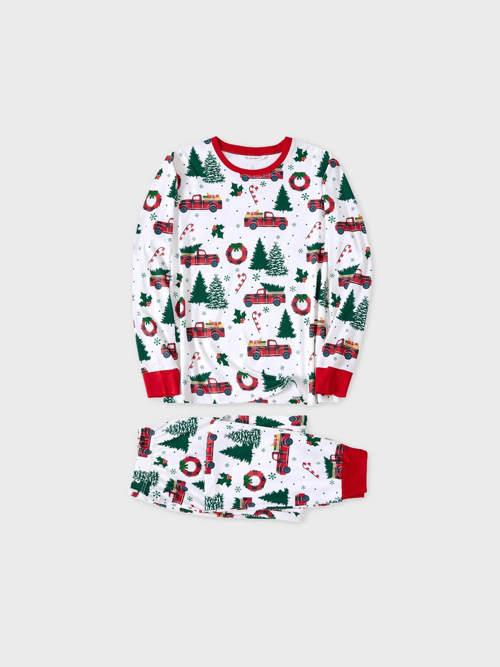 Pyjamas à manches longues assortis pour toute la famille avec imprimé sapins et voitures de Noël, et chaussettes de Noël multicolores