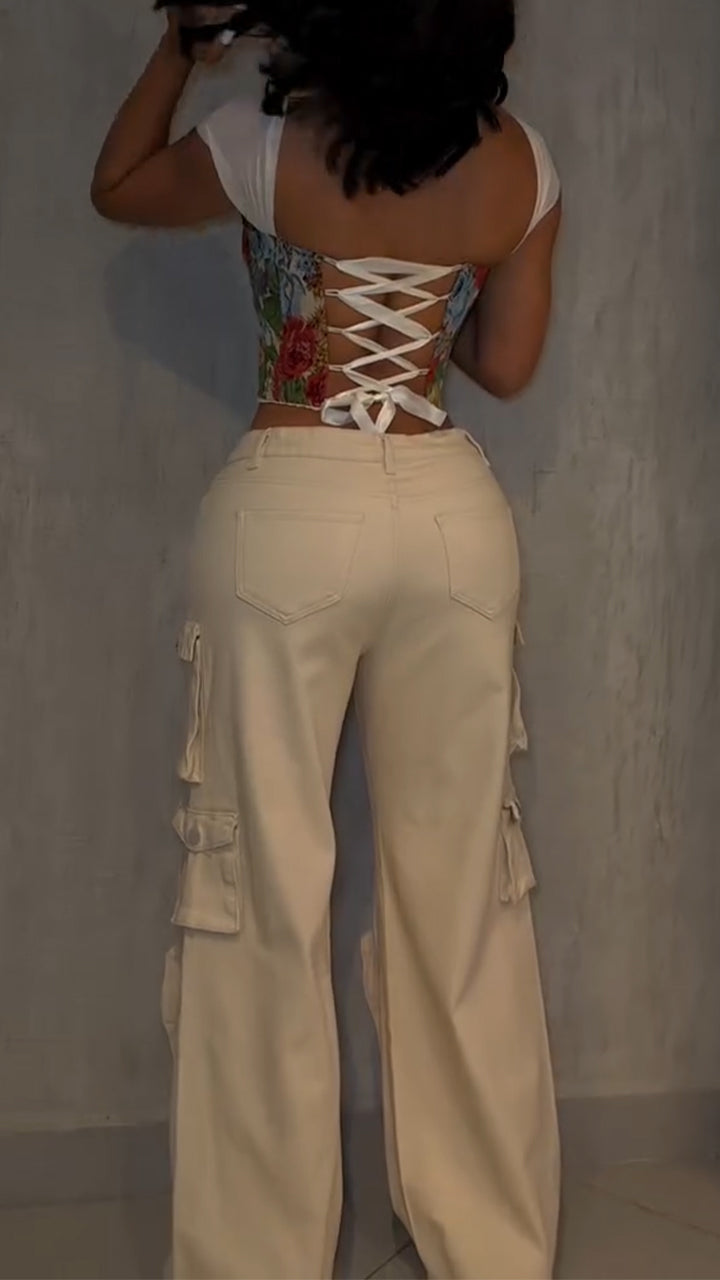 Ensemble décontracté pour femmes : Haut imprimé à col carré et lanières croisées dans le dos + pantalon patchwork multi-poches