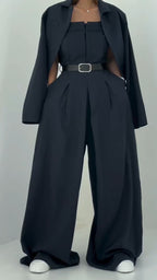 Ensemble de travail deux pièces avec combinaison bustier et veste pour femme