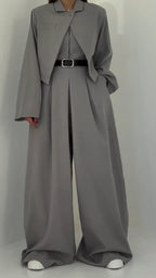 Ensemble de travail deux pièces avec combinaison bustier et veste pour femme