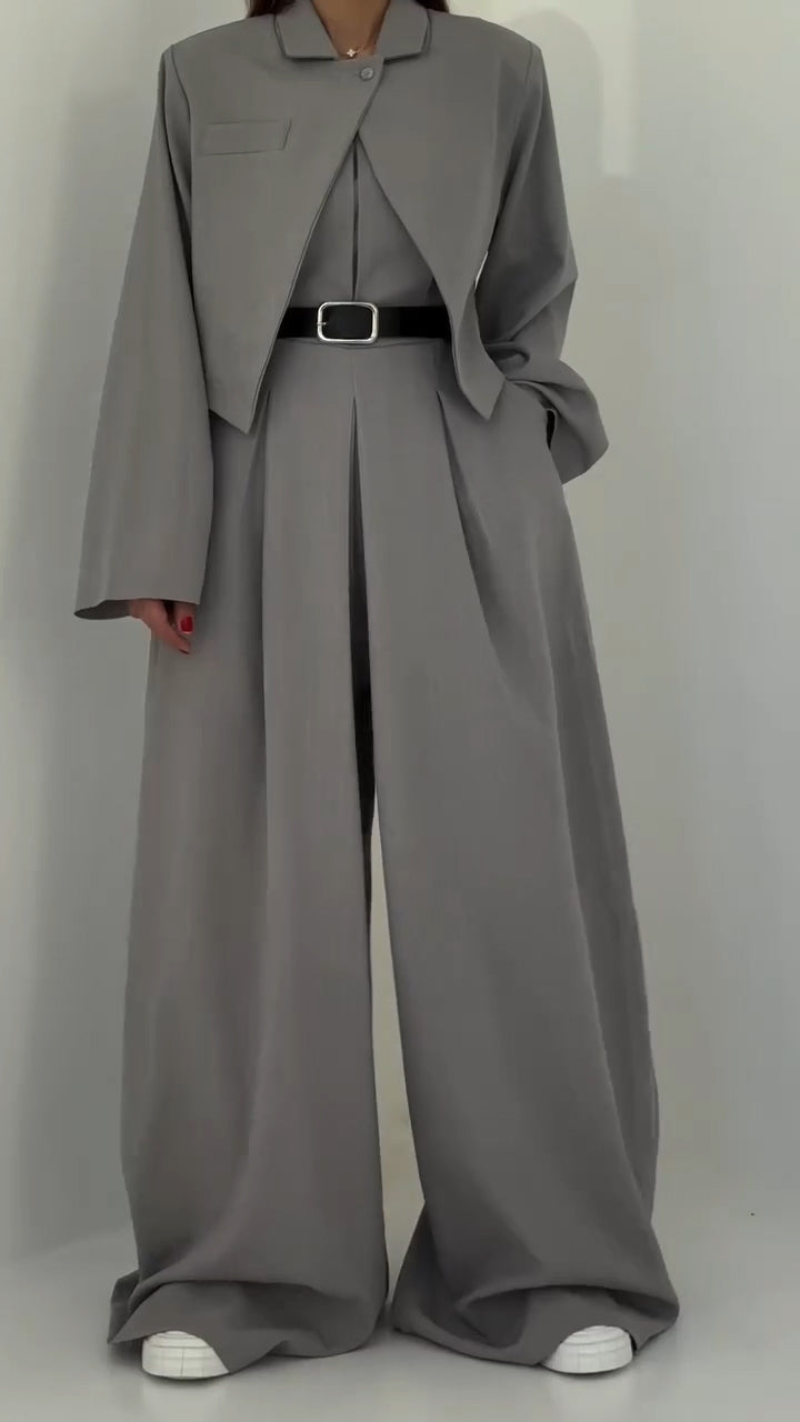 Ensemble de travail deux pièces avec combinaison bustier et veste pour femme