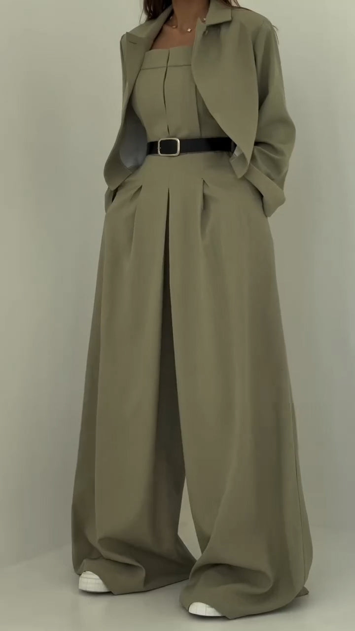Ensemble de travail deux pièces avec combinaison bustier et veste pour femme