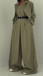 Ensemble de travail deux pièces avec combinaison bustier et veste pour femme