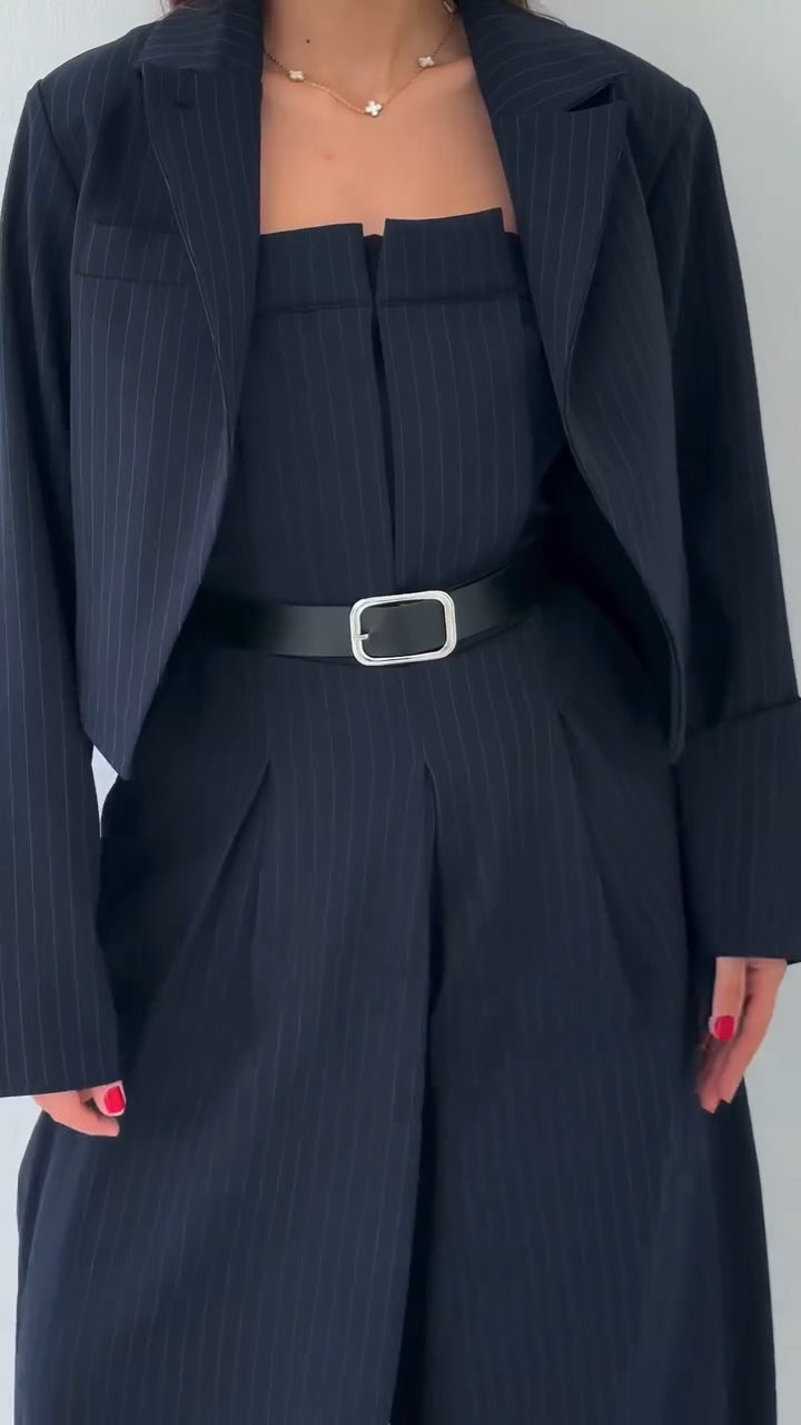 Ensemble de travail deux pièces avec combinaison bustier et veste pour femme