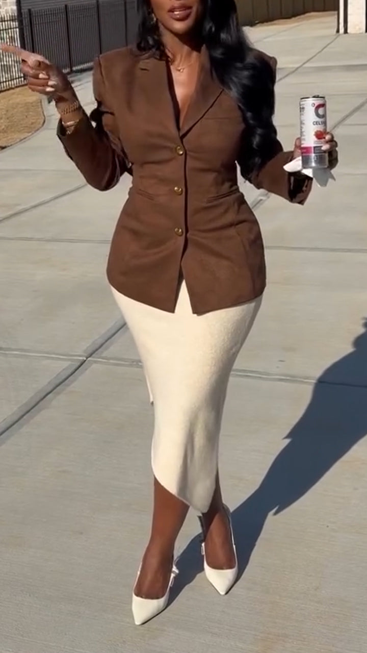 Ensemble de costume pour femme avec veste à col et demi-jupe, idéal pour le bureau