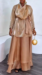 Ensemble élégant pour femme avec robe patchwork et haut brillant