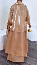 Ensemble élégant pour femme avec robe patchwork et haut brillant