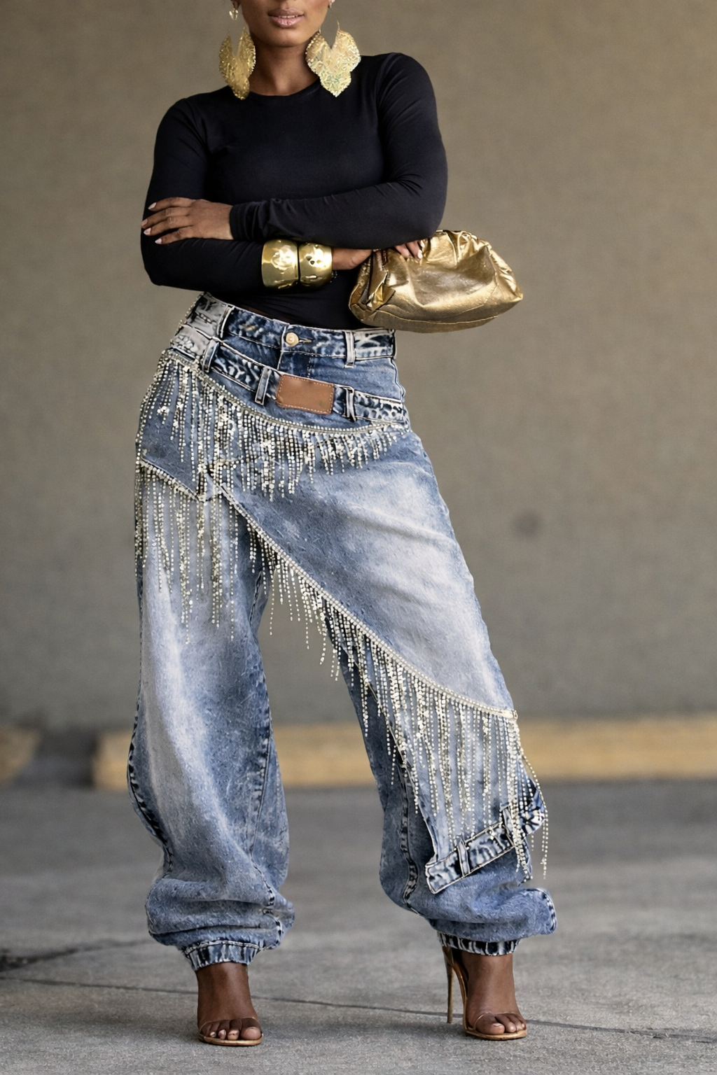 Jean féminin à strass et pompons, fausse pièce double