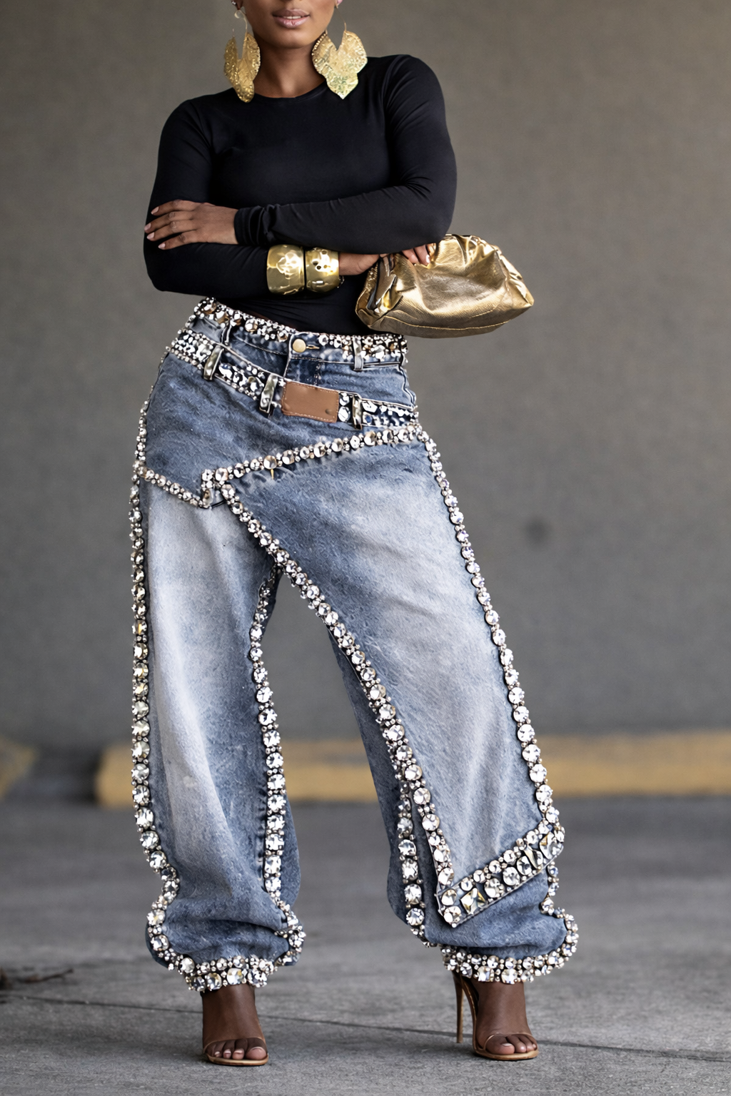 Jean femme effet deux-pièces clouté de strass