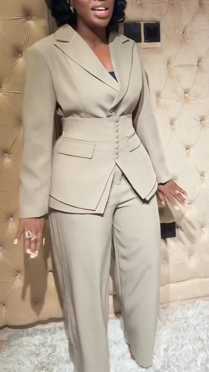 Ensemble trois pièces avec col, cravate et taille cintrée pour femme