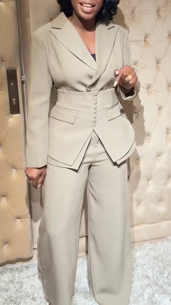 Ensemble trois pièces avec col, cravate et taille cintrée pour femme