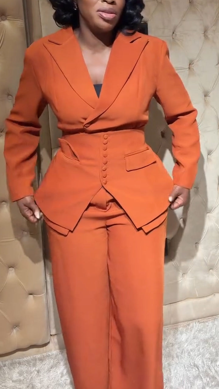 Ensemble trois pièces avec col, cravate et taille cintrée pour femme