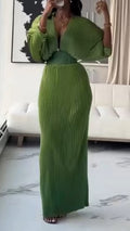 Abito da donna elegante con scollo a V profondo, girovita aderente e spacco