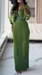 Abito da donna elegante con scollo a V profondo, girovita aderente e spacco
