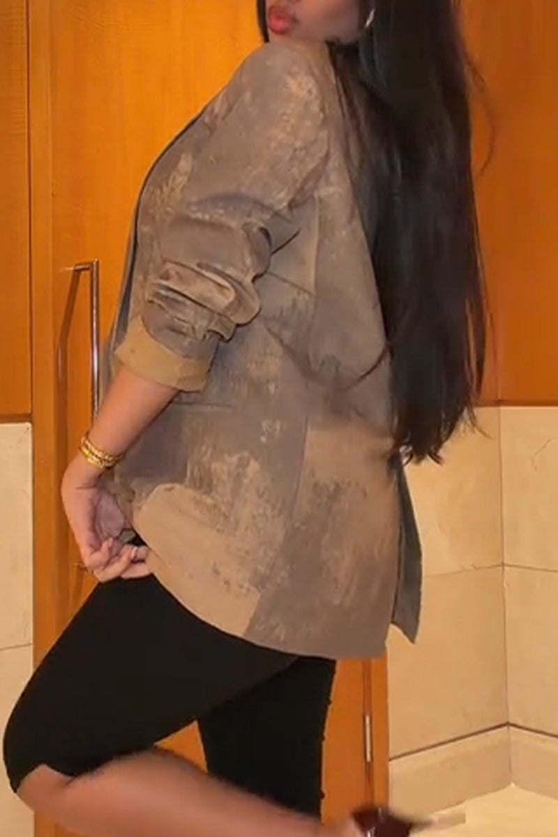 Veste habillée formelle pour femme, coupe cintrée et col teinté, pour un style élégant au quotidien.