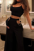Débardeur court femme noir à licou et ras-de-cou, découpes, chaîne en strass, pantalon large