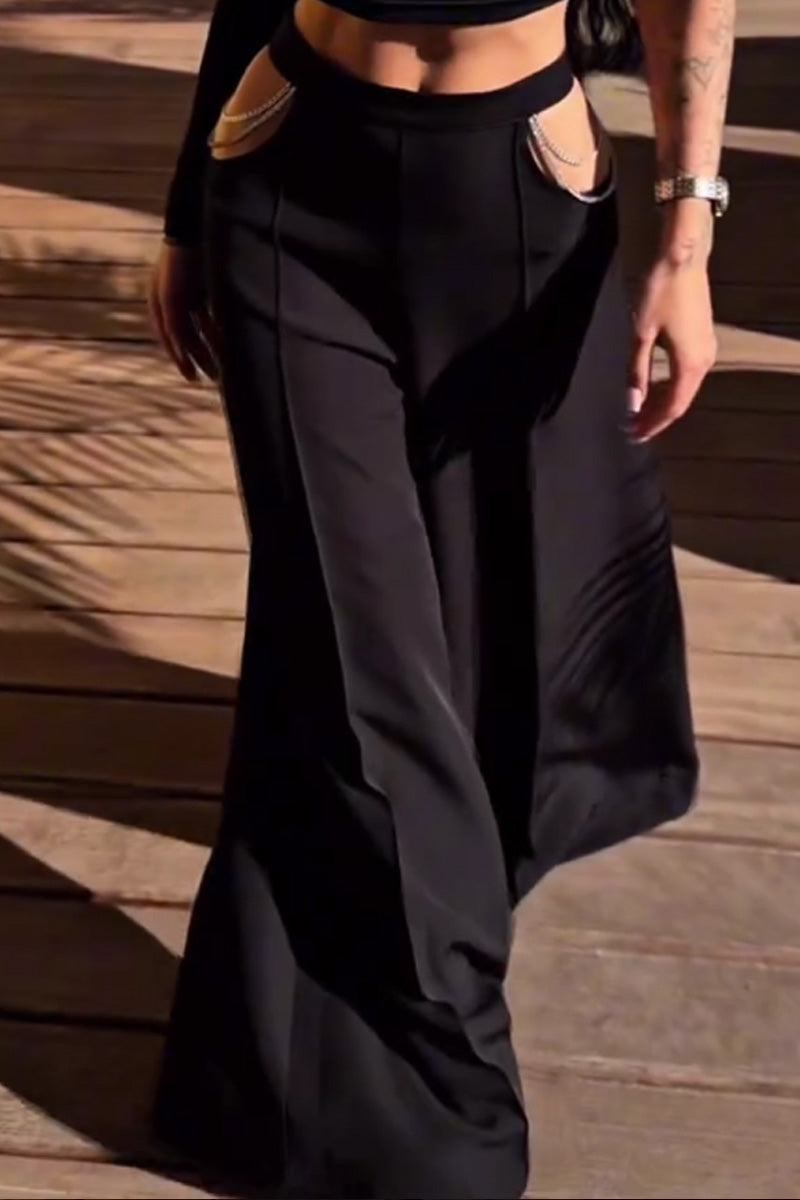 Débardeur court femme noir à licou et ras-de-cou, découpes, chaîne en strass, pantalon large