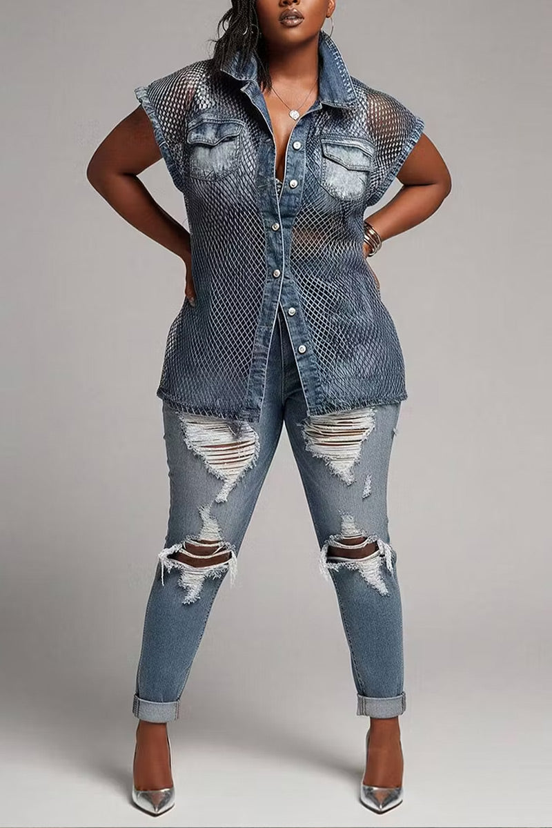 Chemise décontractée en jean délavé sans manches boutonnée à col pour femme avec empiècements en maille
