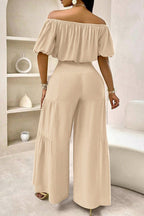 Chemisier court ample élastique à épaules dénudées et manches bouffantes ou pantalon large fluide étagé à taille haute smockée et noué sur le devant