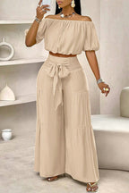 Chemisier court ample élastique à épaules dénudées et manches bouffantes ou pantalon large fluide étagé à taille haute smockée et noué sur le devant