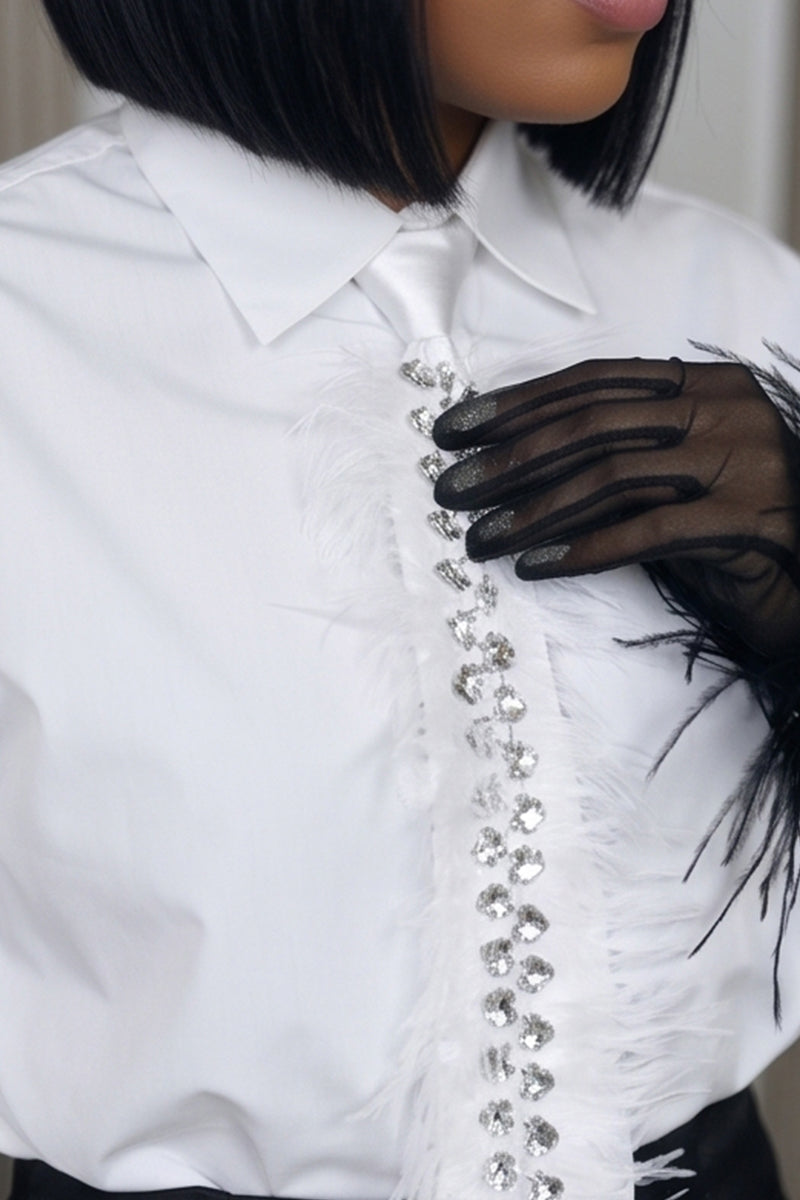 Haut deux pièces pour femme de style banlieue avec strass et bords effilochés ou jupe courte moulante avec ourlet effiloché