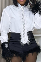 Haut deux pièces pour femme de style banlieue avec strass et bords effilochés ou jupe courte moulante avec ourlet effiloché
