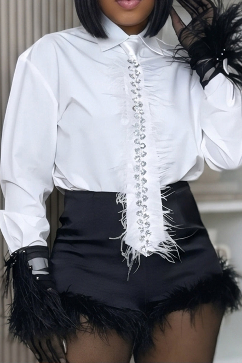 Haut deux pièces pour femme de style banlieue avec strass et bords effilochés ou jupe courte moulante avec ourlet effiloché