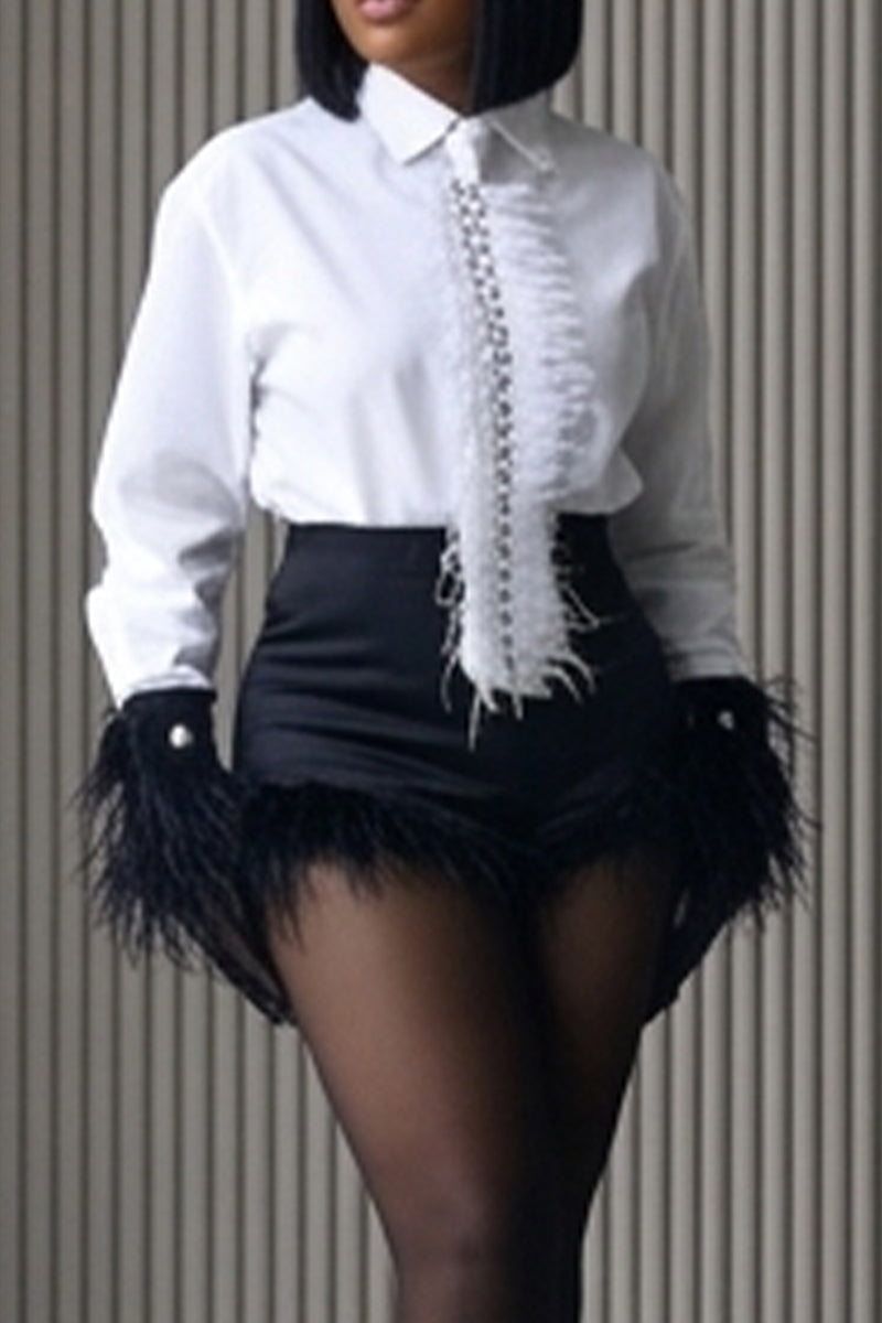 Haut deux pièces pour femme de style banlieue avec strass et bords effilochés ou jupe courte moulante avec ourlet effiloché