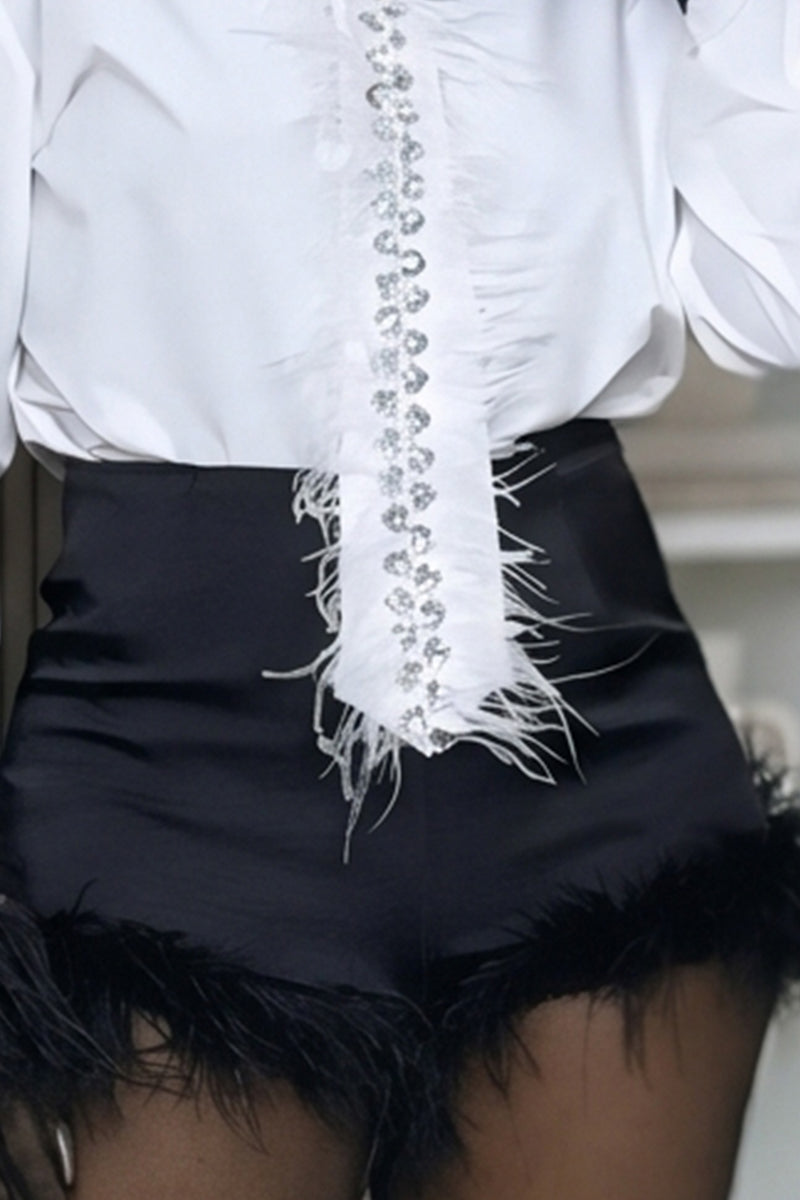 Haut deux pièces pour femme de style banlieue avec strass et bords effilochés ou jupe courte moulante avec ourlet effiloché
