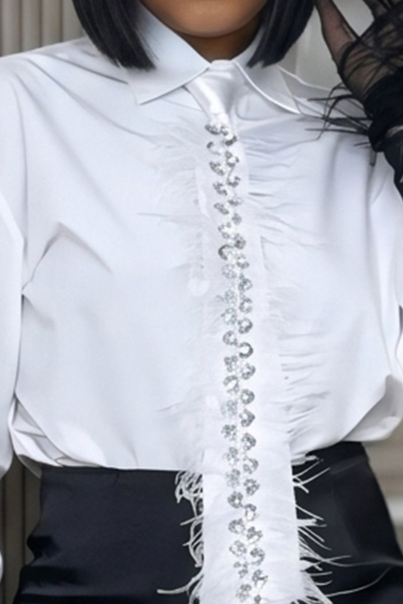 Haut deux pièces pour femme de style banlieue avec strass et bords effilochés ou jupe courte moulante avec ourlet effiloché