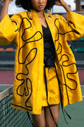 Veste Kimono Oversize Femme en Satin à Larges Poignets et Passepoil Noir à Motif Abstrait