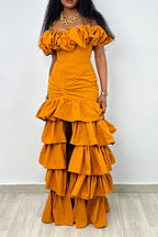 Haut court cami à taille froncée et bretelles spaghetti, à épaules dénudées, manches bulles et volants, ou pantalon fluide large à taille haute, volants multiples à l'avant et fente haute
