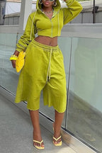 Haut de survêtement court à capuche à cordon de serrage en molleton décontracté à manches longues pour femme ou pantalon de survêtement Capri large à taille haute avec cordon de serrage pour le quotidien