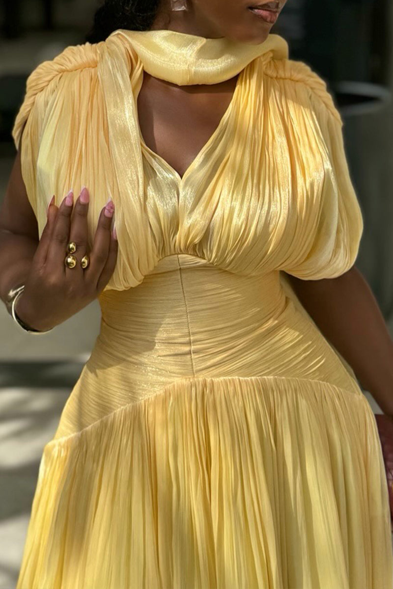 Robe élégante et brillante plissée à la taille pour femme