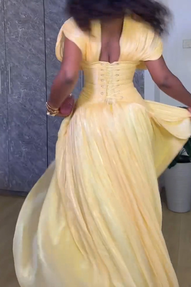 Robe élégante et brillante plissée à la taille pour femme