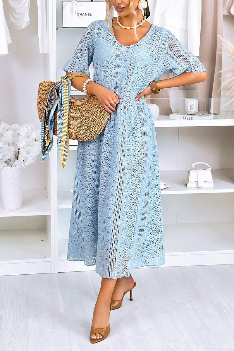 Robe longue décontractée pour femme avec encolure ras-du-cou et découpes en dentelle