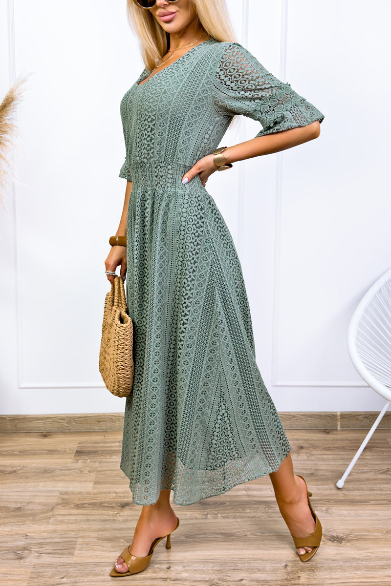 Robe longue décontractée pour femme avec encolure ras-du-cou et découpes en dentelle