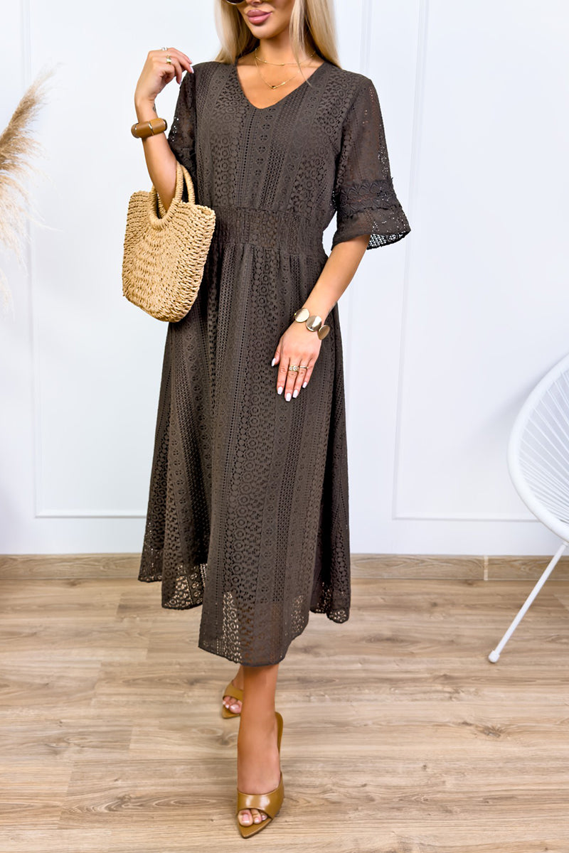 Robe longue décontractée pour femme avec encolure ras-du-cou et découpes en dentelle