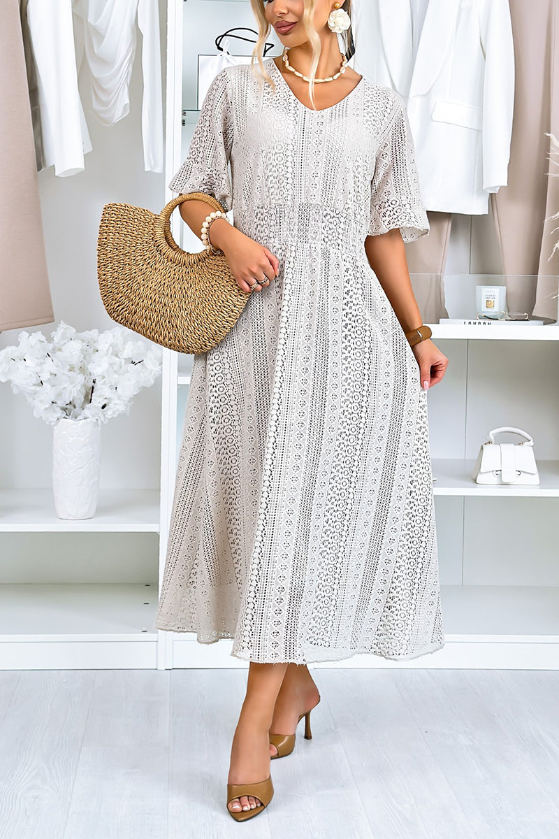 Robe longue décontractée pour femme avec encolure ras-du-cou et découpes en dentelle