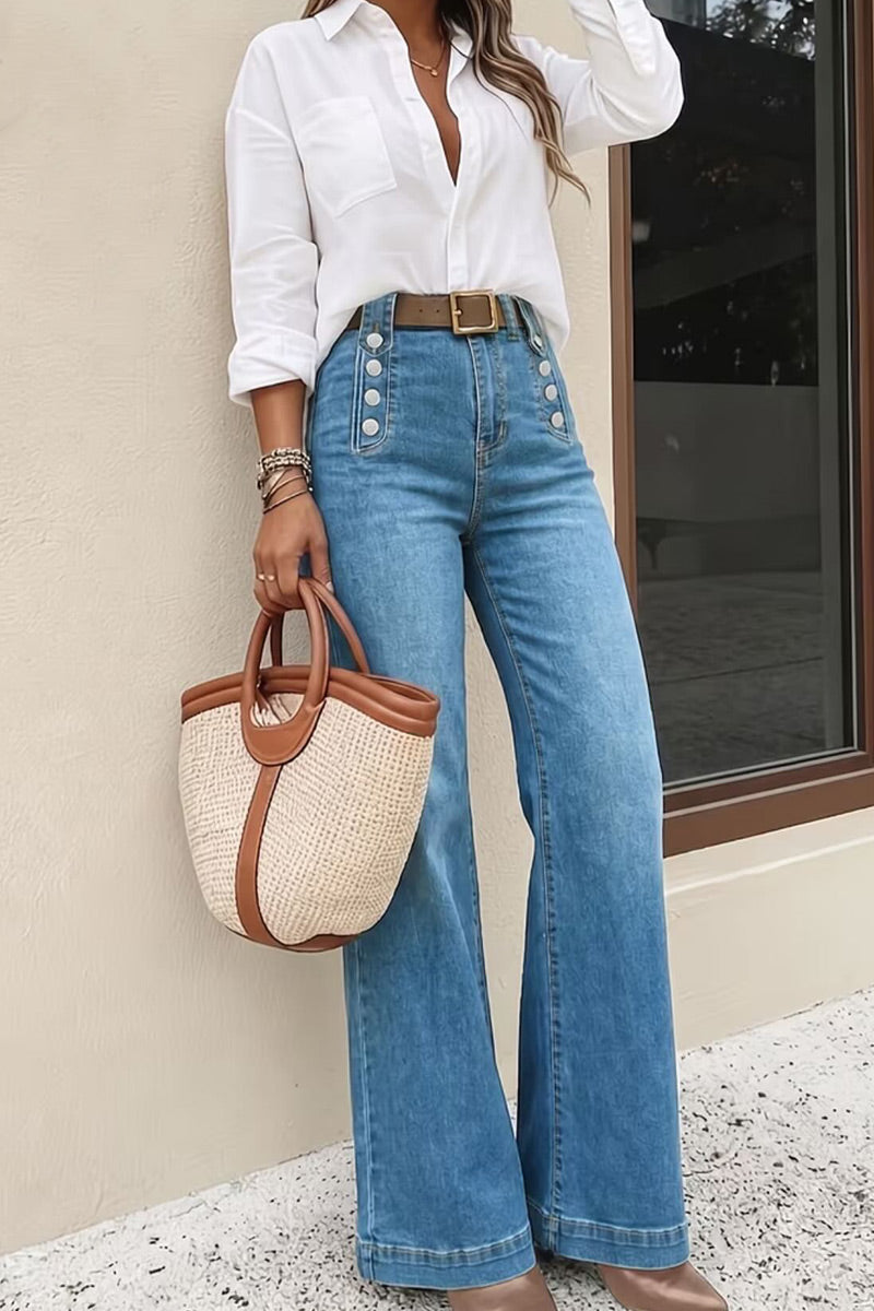 Jean en denim pour femme, bleu clair délavé, taille haute, boutons blancs latéraux, jambes larges